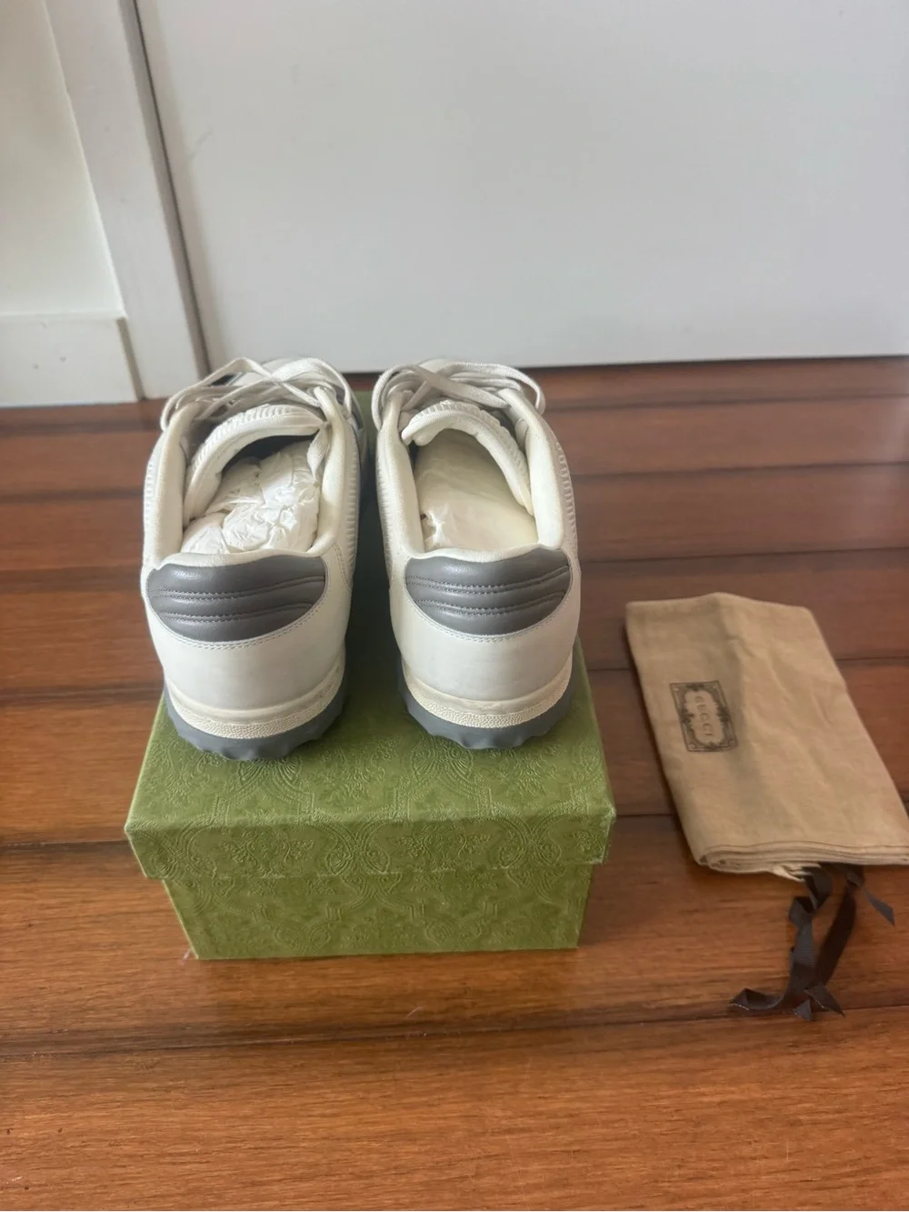 Gucci Men’s White and Gray Low-Top Leather Sneakers